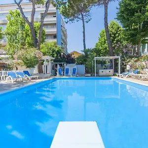 3* Hotel Carillon